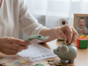 Астраханцам подробно объяснили, кому теперь труднее оформить пособие